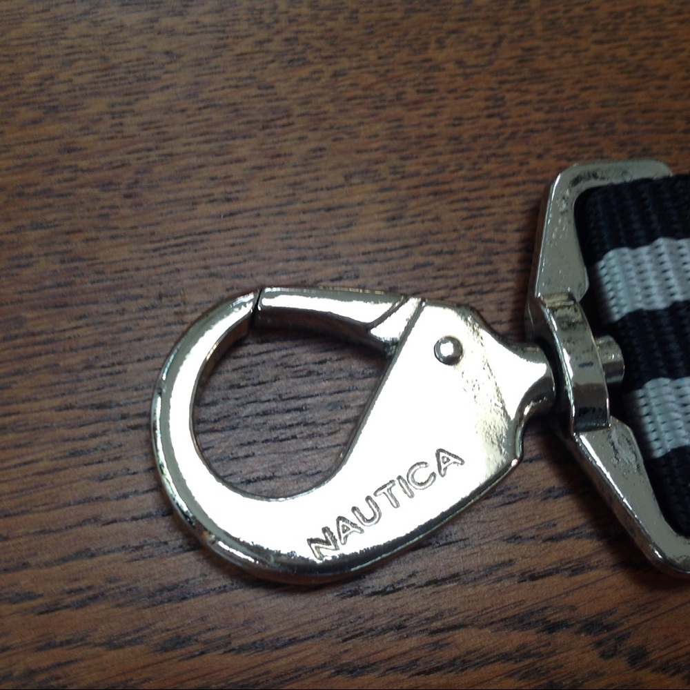 Nautica luggage strap, heavy duty hardware. Expands to 17” Perfect to join 2 pcs